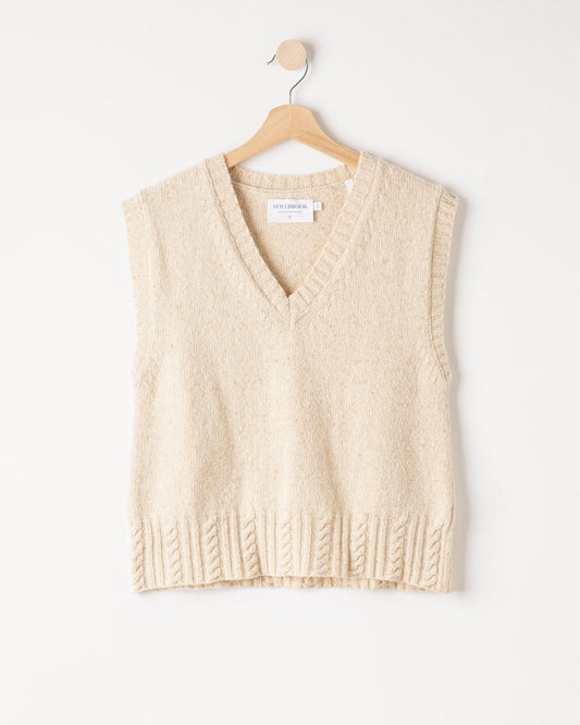 Magda Vest – Sand – Kleiderbügelaufnahme